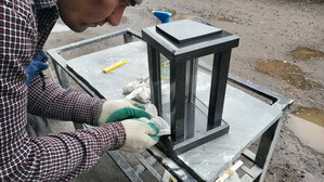 Протираем все поверхности от остатков клея